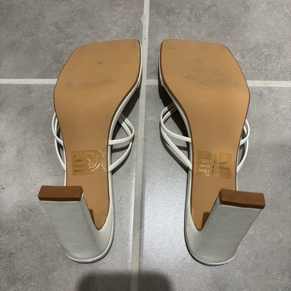 Ego Squared Toe Heels - Picture 4 of 4